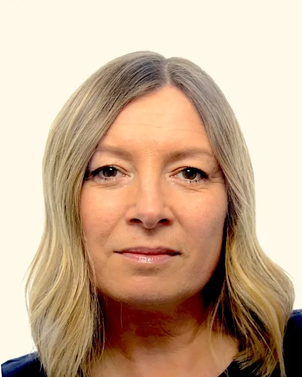 Profile-pic Corrina, a child and adolescent counsellor in Newquay, Cornwall, offering person-centred support for young people